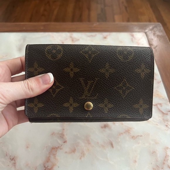 Louis Vuitton Handbags - Louis Vuitton Brown Tresor Monogram Wallet SO1919